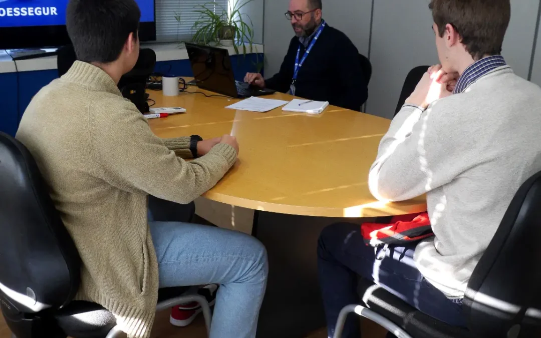 Una Experiencia Inolvidable: Alejandro y Antonio en Nuestra Empresa